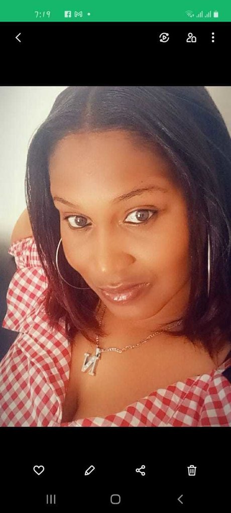 Nicky Henn model high quality photo