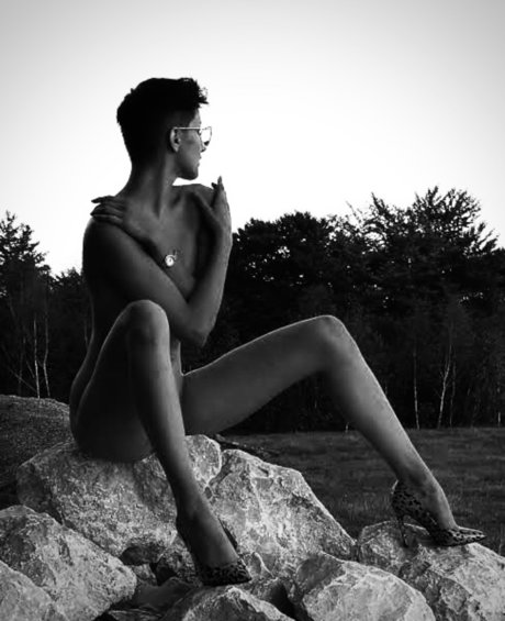 Dexi model exclusive photo