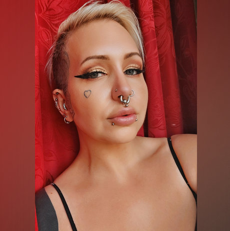 Devil s Savage exclusive star photo