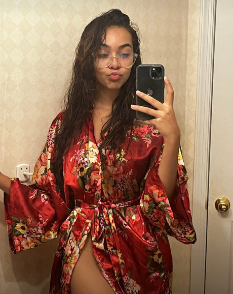 Sydney Scott adult model pics