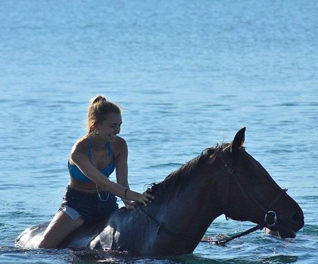 Nikki Roumel model pretty images