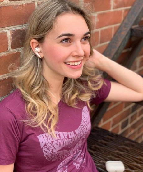 Nikki Roumel model adult photos