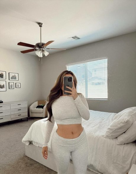 Rayleen Vega model pretty gallery