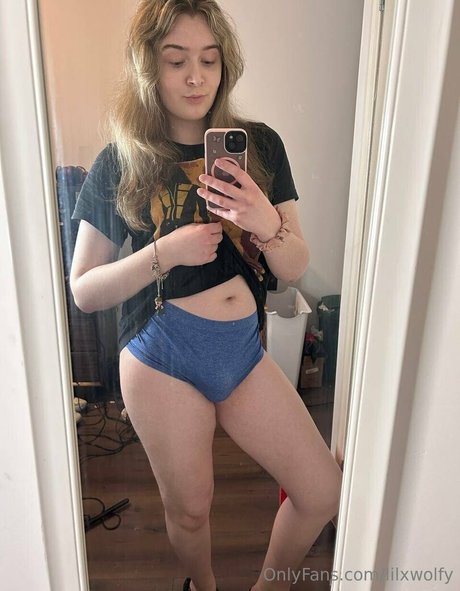 lilxwolfy nude pornstar pics