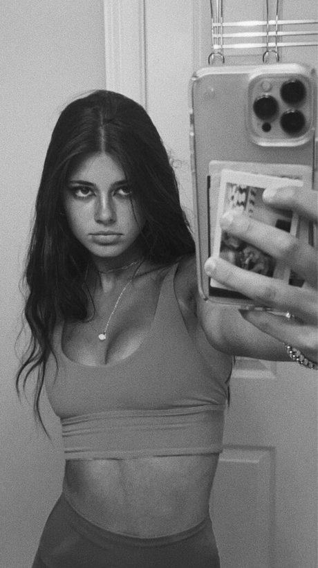 Kendeeznutz star nude pic