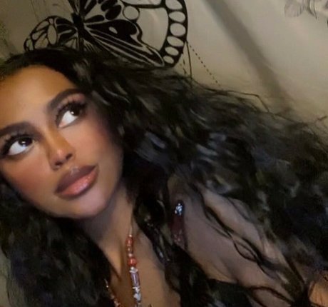 oil7ll adult model photo