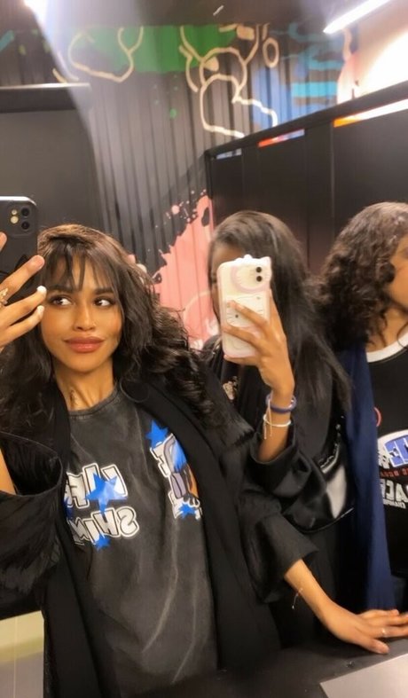 oil7ll naked star images