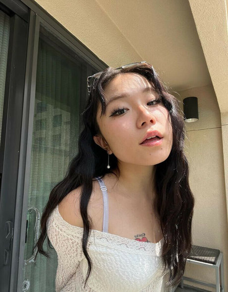 Sueyepa nude actress gallery