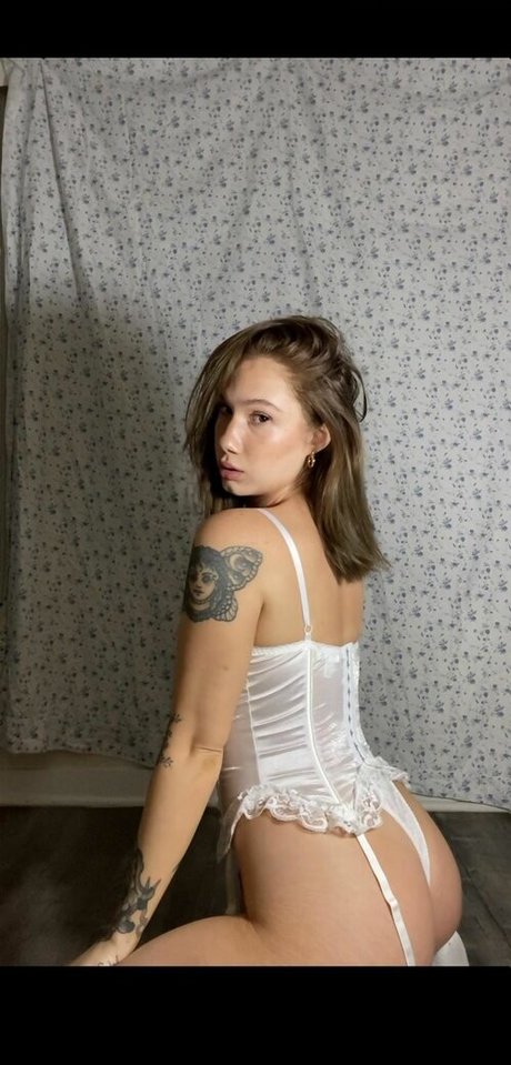 Loveyy pornstar exclusive pictures