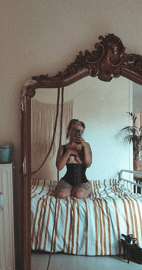 sainte marnie sexy pornstar image