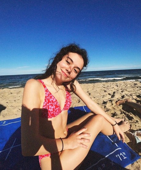 Julia Antonelli hot star pic