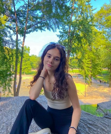 Julia Antonelli xxx model photos