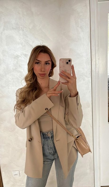 alexndraca exclusive pornstar image