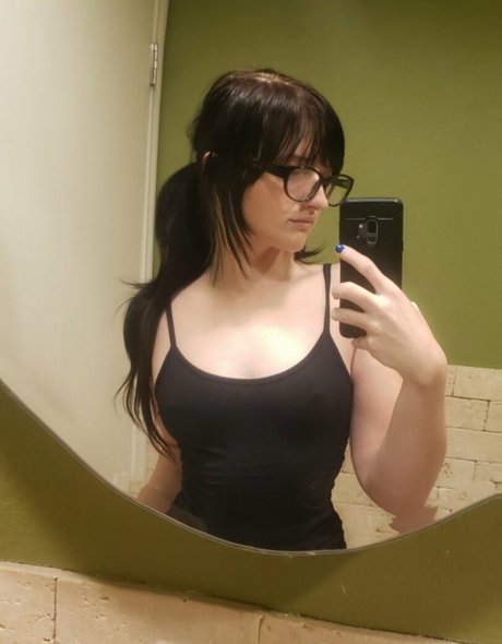 unkyndled model naked photos