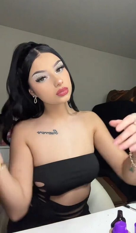 Leslie Emma hot actress picture