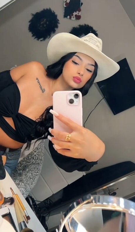 Leslie Emma erotic pornstar gallery