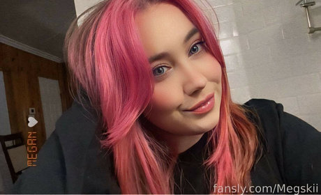 megskii naked model image