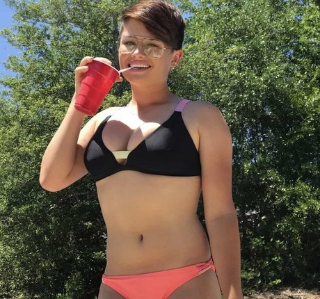 Hallie Clark free star archive