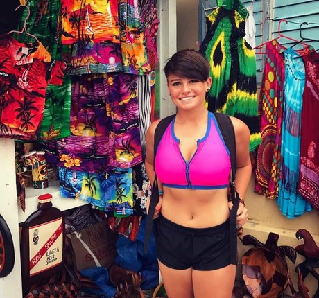 Hallie Clark nice star img