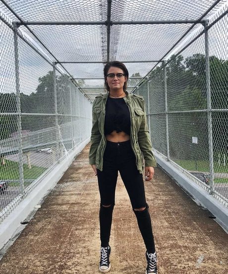 Hallie Clark nice model pic