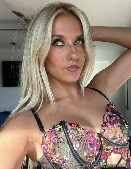 ryleyreid19 naked actress gallery