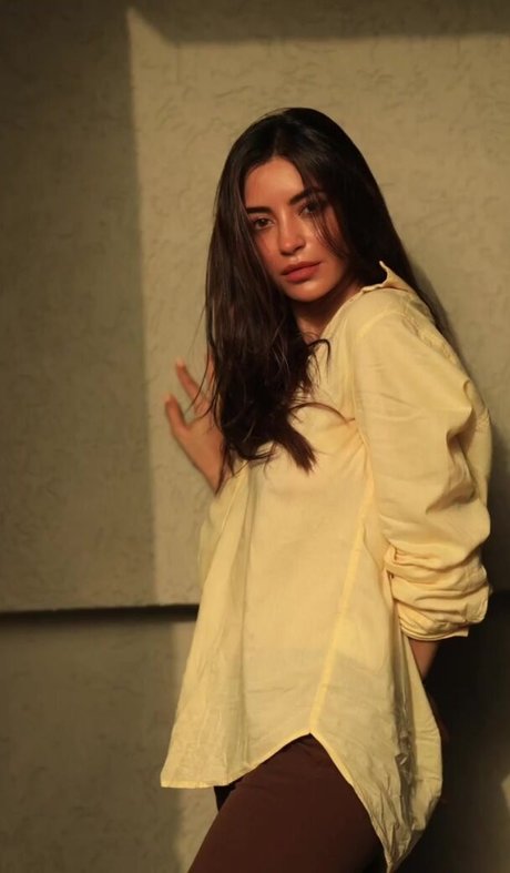 Nikkesha Rangwala model free gallery