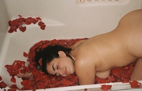 Selenaxoxoxo Marian model high quality image