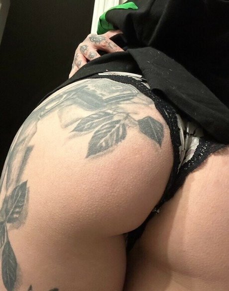 FaceTatMami naked star picture