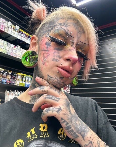 FaceTatMami naked actress img