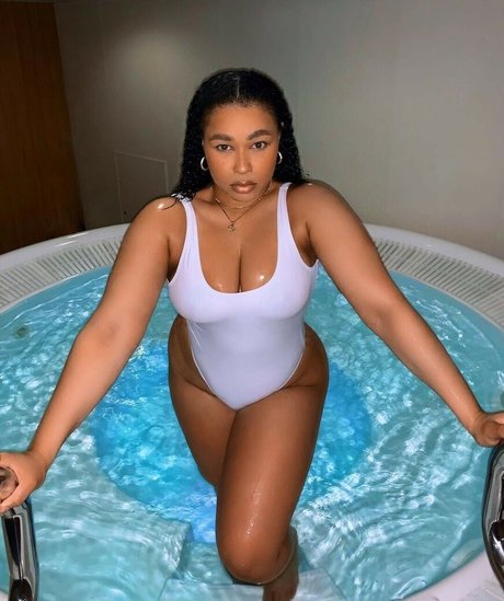 amielatisha model erotic galleries