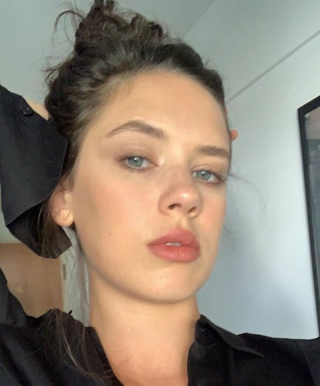 Delfi Chaves erotic actress gallery