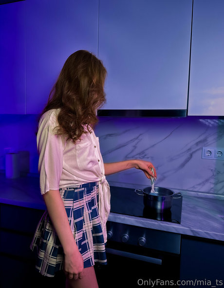 mia ts beautiful model pic