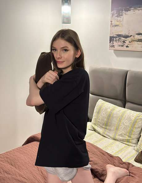 mia ts hd model photo