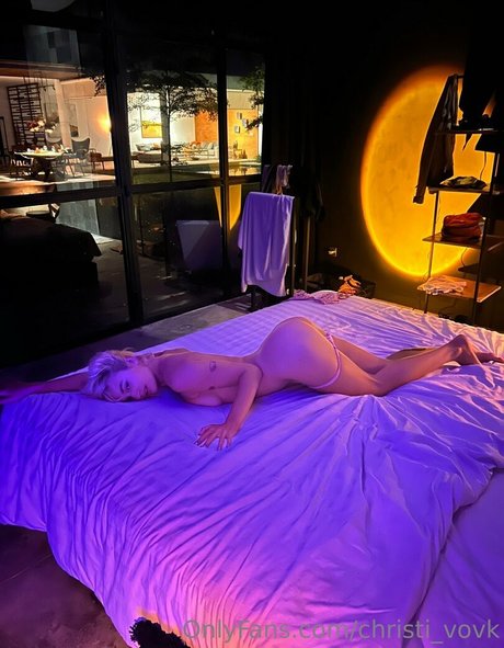 christivovk nude model pretty gallery