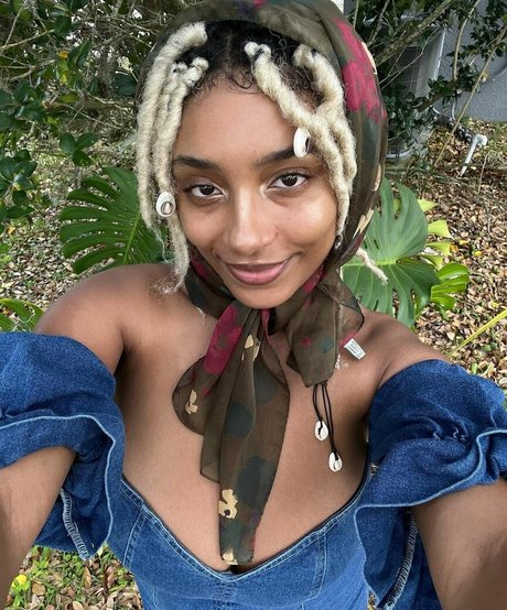 Plantbae model erotic photos