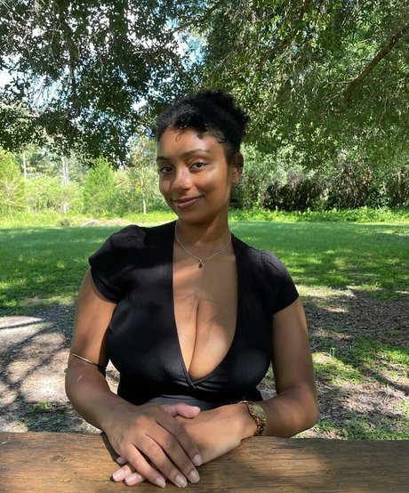 Plantbae model hd pics