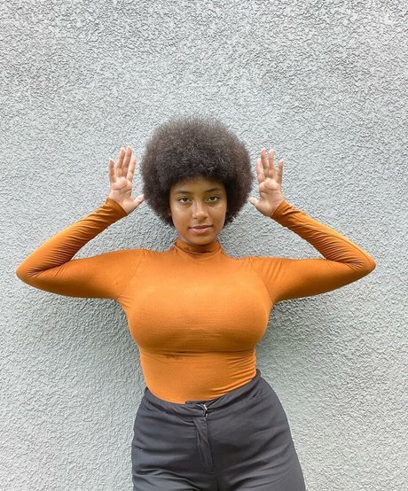 Plantbae model sexy pictures