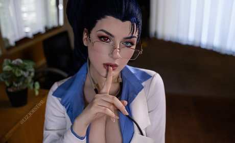 Liz Joestar pornographic model picture