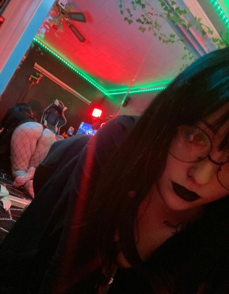 WhisperingPizza ASMR star nudes pictures