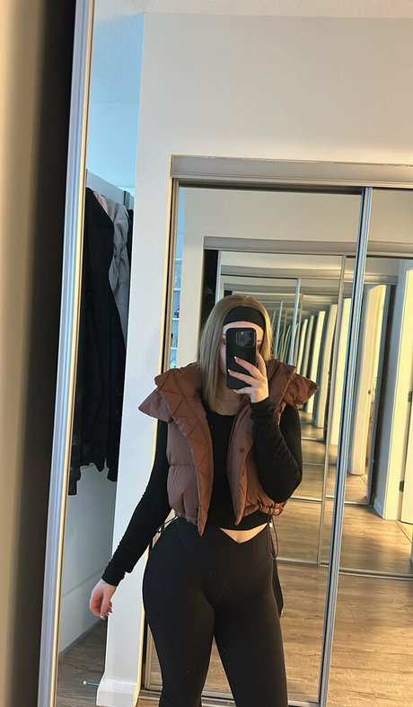 mia monet pretty pornstar pic