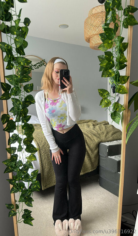 mia monet model picture