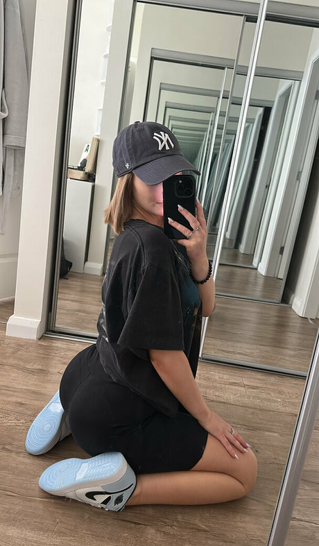 mia monet model photo