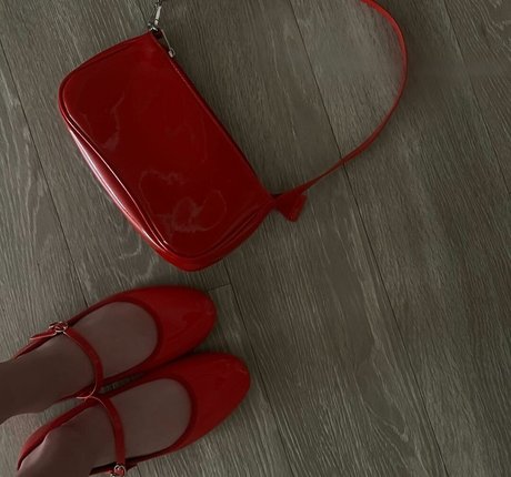 Kaitlynn Rhenea Asmr erotic model image