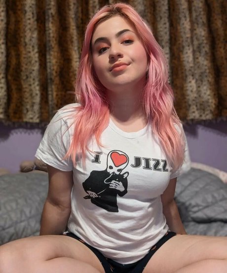 Sawyeurism model pretty pic