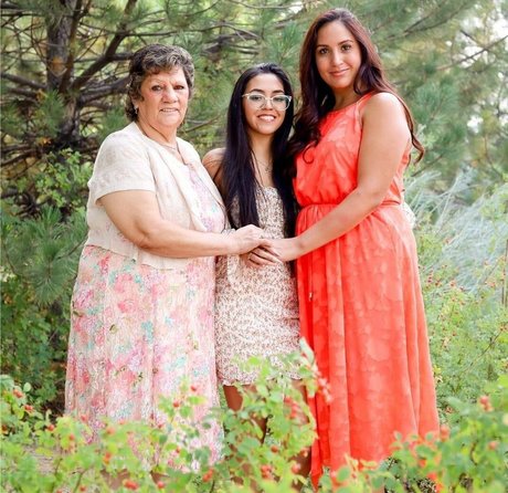 MonicaCumCakes model perfect photo