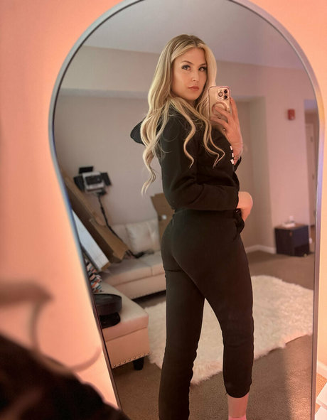 kloebby naked actress galleries