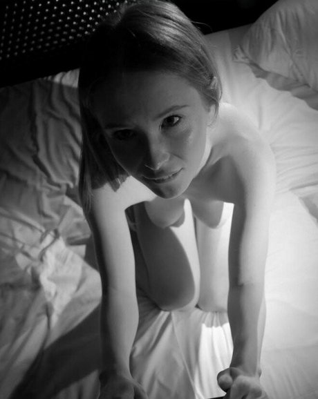 arielka naked actress gallery