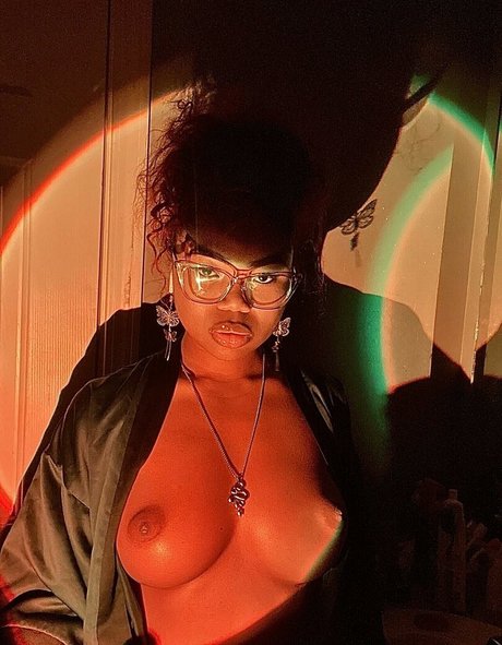 el3phanttittyz model sex photos