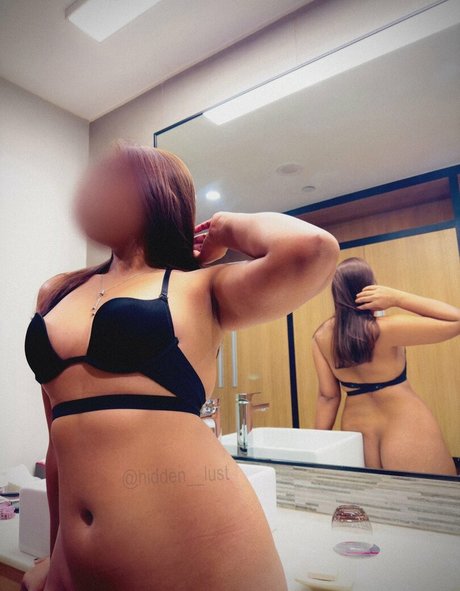 Hidden Lust art model picture