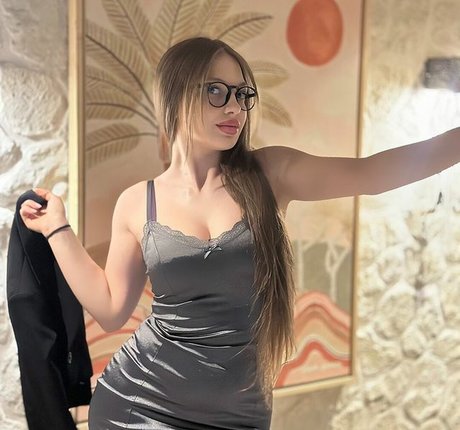 esrarabiaunal model hot archive